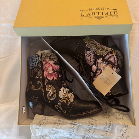 L' Artiste Siren Black Floral Side Zip Ankle Boots - Size 38 (7.5-8) New in Box - Picture 2 of 11
